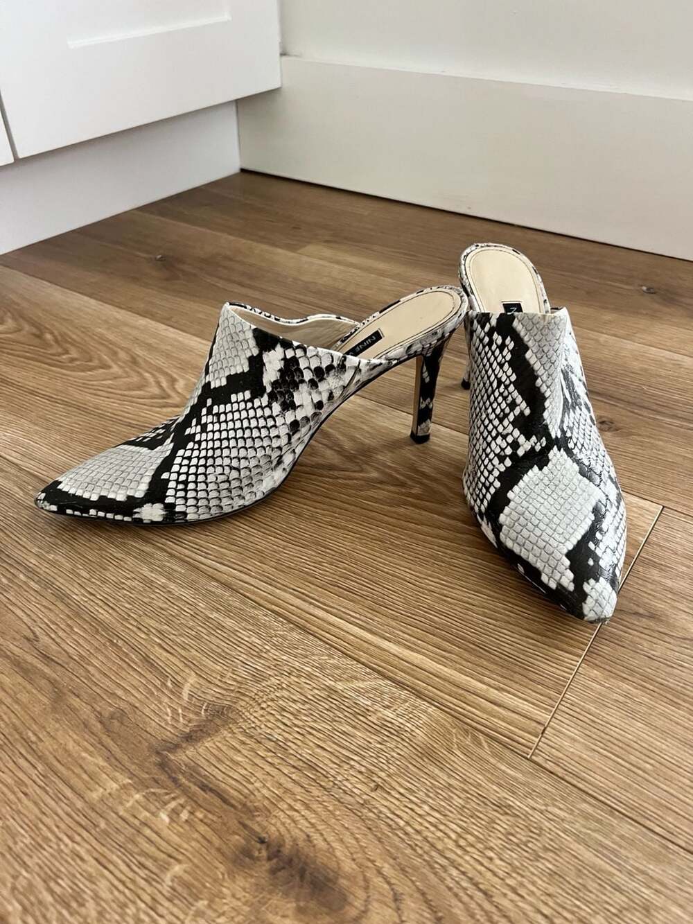 Nine West Pointed-Toe Snakeskin Print Stiletto Mules Women’s 9.5M
